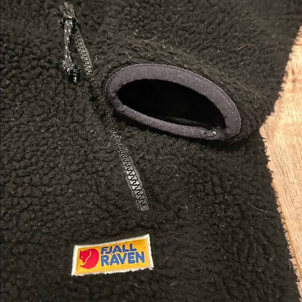 Fjallraven Women’s Black Vardag Fleece Jacket - Picture 2 of 5